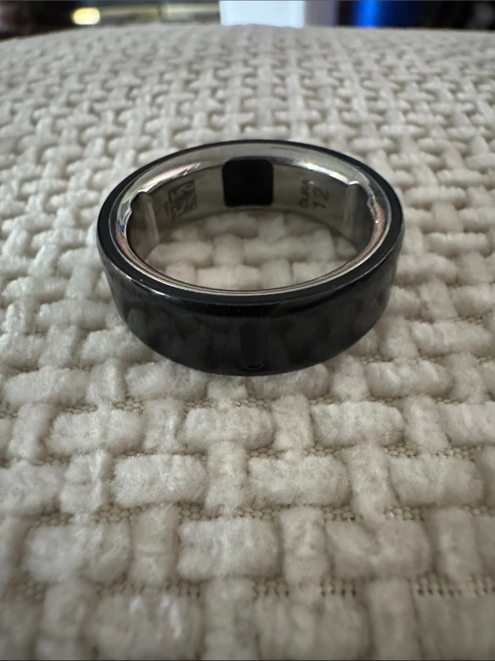 Oura Ring 4 Black with Gray Charger size 12